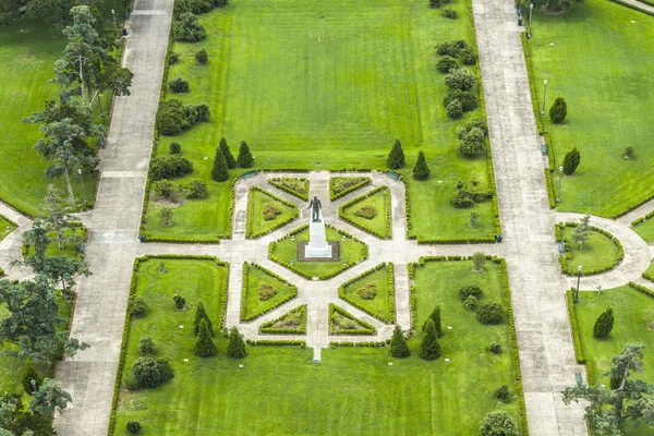 Public park in Baton Rouge with historic  Huey Long statue — Stock Photo, Image