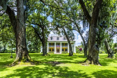 famous Houmas House plantation  clipart