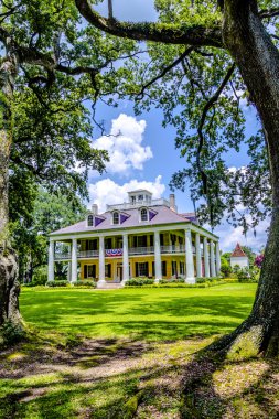 famous Houmas House plantation  clipart