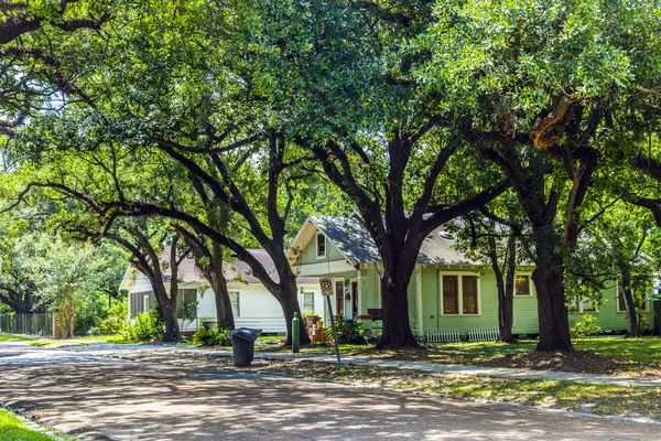 Old homes at the Charpentier district in Lake Charles — Stock Photo, Image