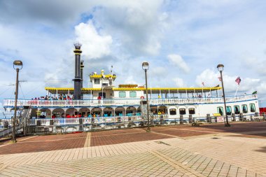 ünlü missisippi paddlewheeler creola kraliçesi