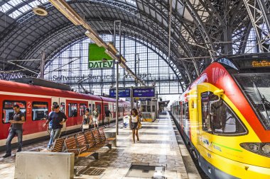 yolcular içinde başlık veya leavin frankfurt Merkez İstasyonu