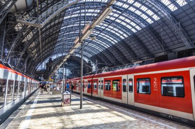 yolcular içinde başlık veya leavin frankfurt Merkez İstasyonu