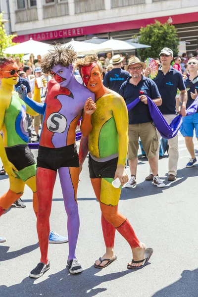 Lidé na christopher street day ve Frankfurtu — Stock fotografie