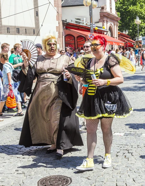 Lidé na christopher street day ve Frankfurtu — Stock fotografie