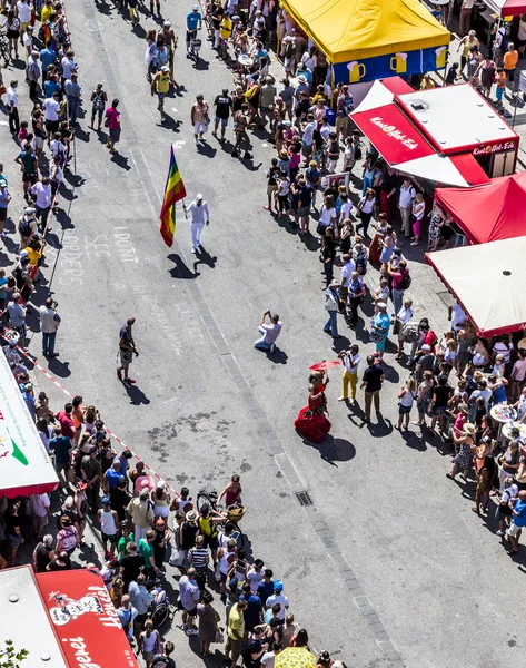 People celebrate Christopher Street day in Frankfurt — Stock Photo, Image