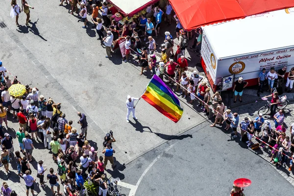 People celebrate Christopher Street day in Frankfurt — Stock Photo, Image