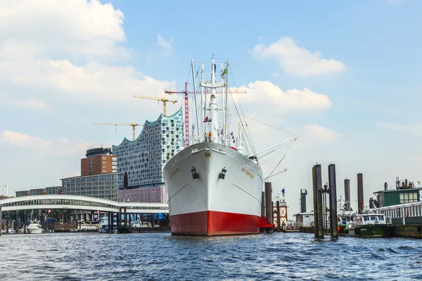 MS Cap San Diego in the port of Hamburg — Stock Photo, Image