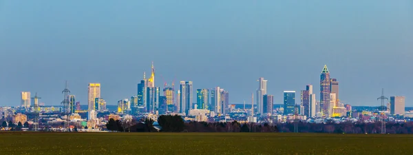 Panorama de Frankfurt skyline por la noche —  Fotos de Stock