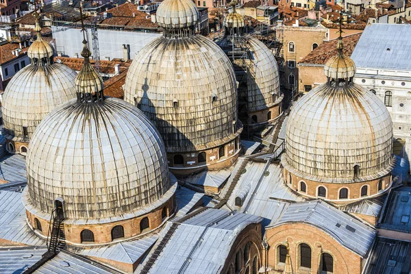 ヴェネツィアの聖マルコ教会のキューポラ — ストック写真