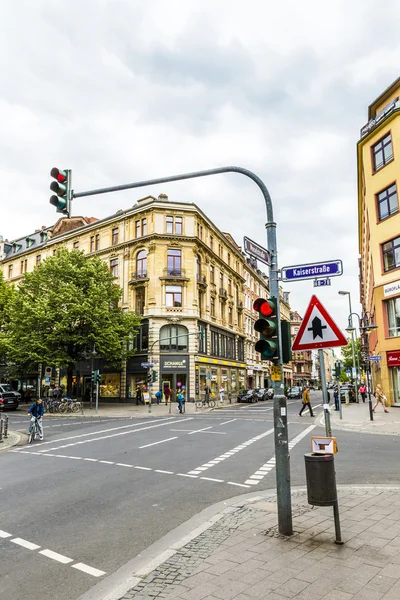Visa i hjärtat av frankfurt på kaiserstrasse — Stockfoto