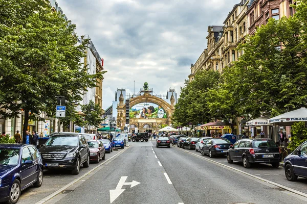 Met het oog op het hart van frankfurt op de kaiserstrasse — Stockfoto