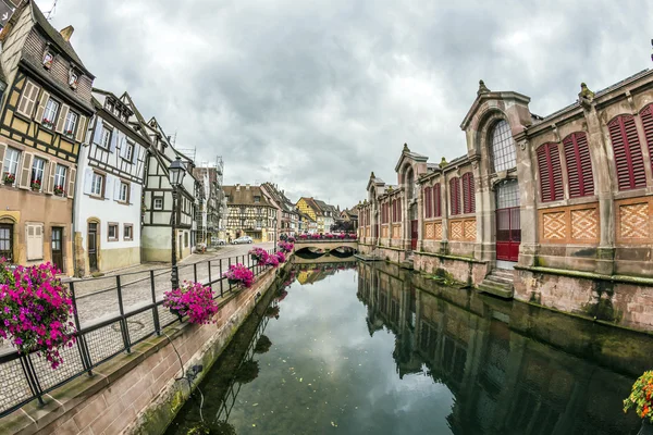 Kanalen i Lilla Venedig i colmar, france — Stockfoto