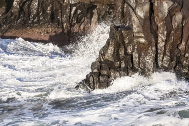 fırtınalı Sahili dalgalar 