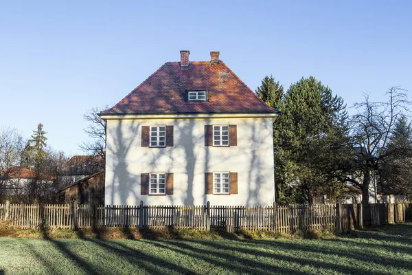 Vecchia casa abbandonata — Foto Stock