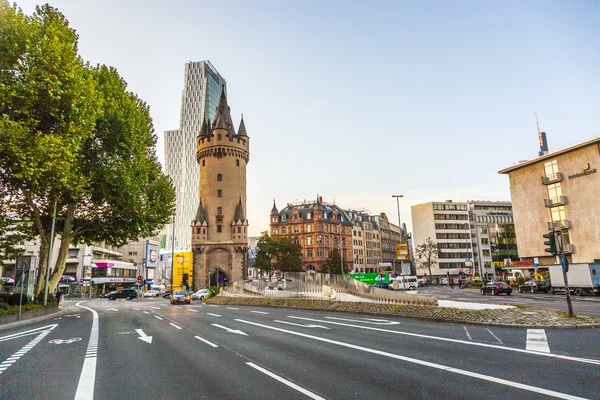 Eschersheimer turm in frankfurt, Duitsland — Stockfoto