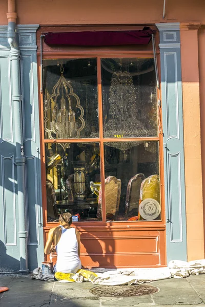 Историческое здание во французском квартале в Новом Орлеане — стоковое фото