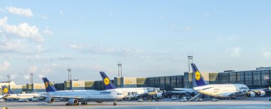 Lufthansa uçağı Frankfurt terminal 1