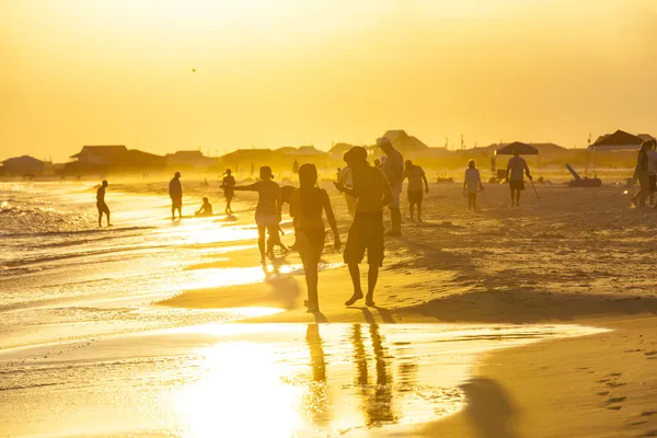 People enjoy the beautiful beach in late afternoon  at Dauphin I — Stock Photo, Image