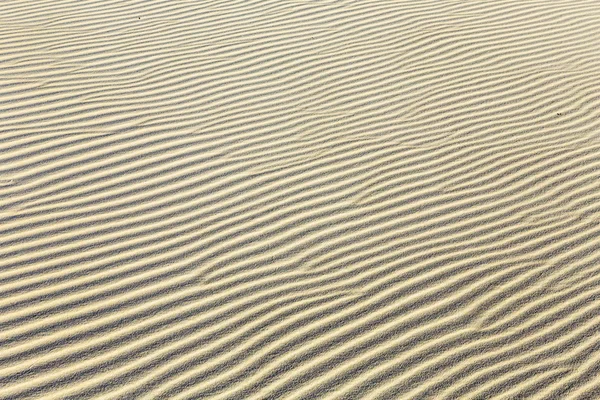 Sfondo di increspature di sabbia in spiaggia — Foto Stock