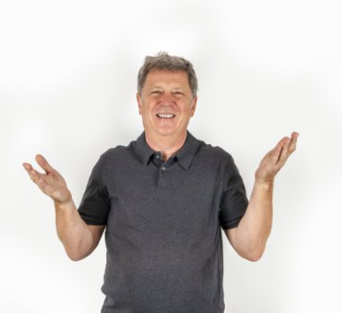 yakışıklı orta yaş erkek stüdyo portre beyaz zemin üzerine 