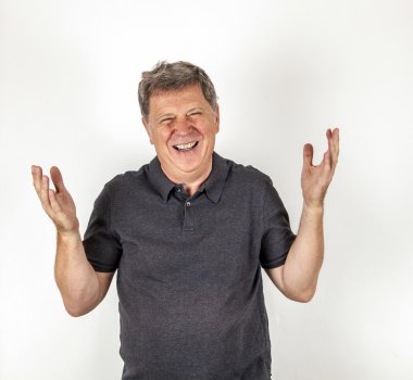 yakışıklı orta yaş erkek stüdyo portre beyaz zemin üzerine 