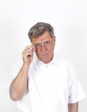 Beyaz gömlekli adam akıllı iş 