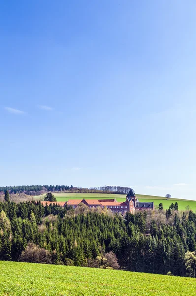 Landschaft mit Kirche der Wortmissionare — Stockfoto