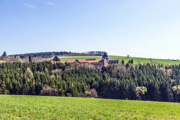 Landschaft mit Kirche der Wortmissionare — Stockfoto