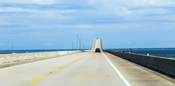 Atravessando a Ponte da Ilha Delfim — Fotografia de Stock