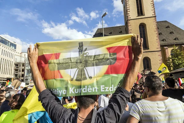 Lidé demonstrují proti vraždy a porušení kurdské peopl — Stock fotografie