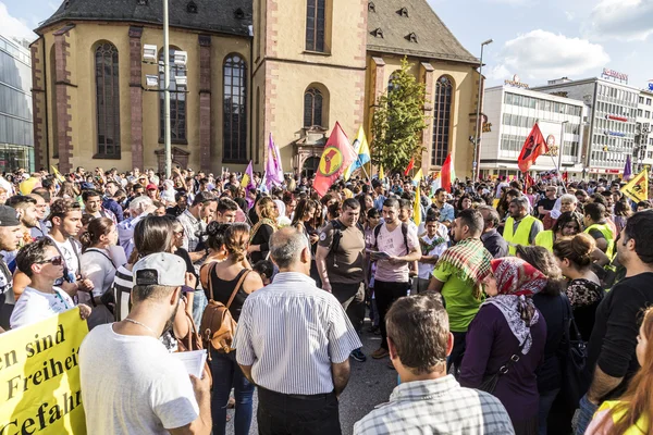 Insanlar cinayet ve Kürt peopl ihlali karşı göstermek — Stok fotoğraf