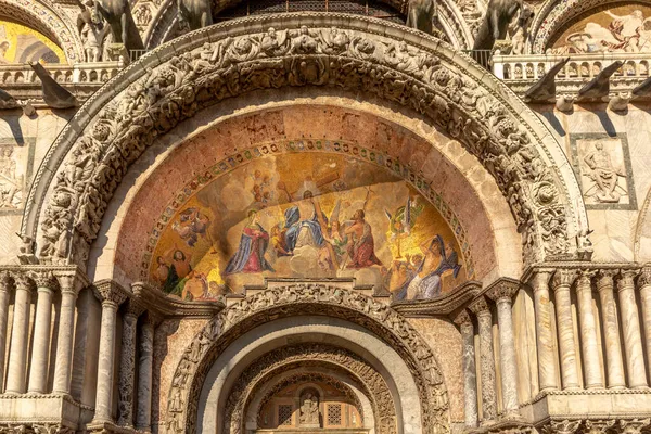 Veneza Itália Julho 2021 Mosaico Fresco Fachada Entrada Basílica São — Fotografia de Stock