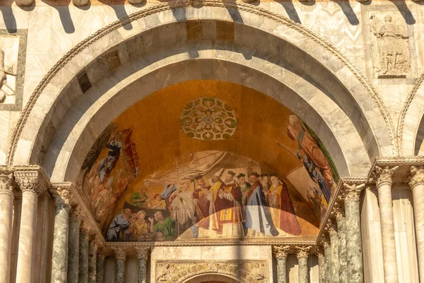 Venecia Italia Julio 2021 Mosaico Fresco Fachada Entrada Basílica San — Foto de Stock