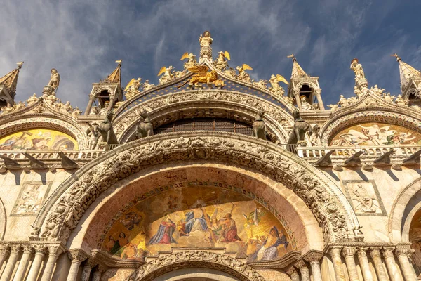 Venecia Italia Julio 2021 Mosaico Fresco Fachada Entrada Basílica San — Foto de Stock