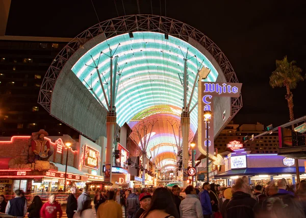 Las Vegas Usa Marca 2019 Fremont Street Wieloma Neonami Turystami — Zdjęcie stockowe