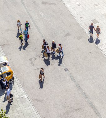 insanlar zeil öğle Frankfurt'ta yürüyüş
