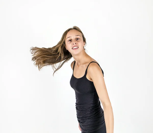 Sorrindo jovem menina bonita com cabelo castanho — Fotografia de Stock