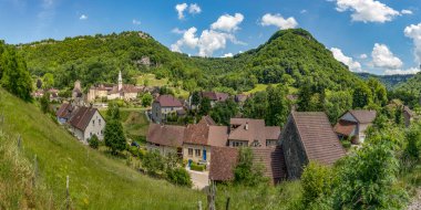 Baume les Messieurs köyüne panoramik manzara