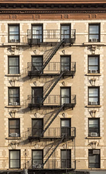 Detail Old Vintage Brick Wall Facade Fire Ladder Iron Balconies — Stock Photo, Image