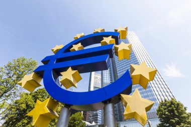 Euro simgesi olarak Avrupa Merkez Bankası frankfurt, ge merkezinde