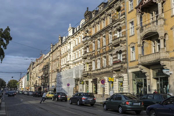 Vista da rua com velhas fachadas clássicas em Dresden — Fotografia de Stock