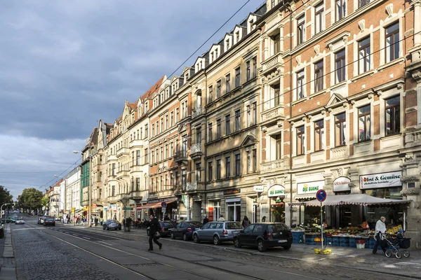 Veduta della strada con vecchie facciate classiche a Dresda — Foto Stock