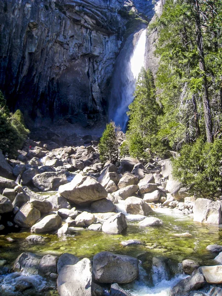 Merced river i Yosemite National Park — Stockfoto