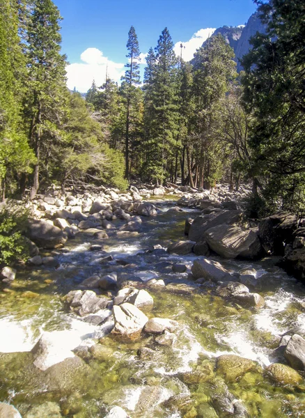 Merced River im Yosemite-Nationalpark — Stockfoto