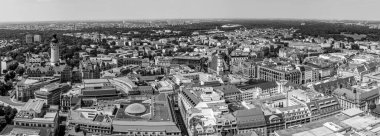 Leipzig, Almanya - 4 Ağustos 2015: Bulutlu gökyüzü altındaki Leipzig 'in panoramik görüntüsü.