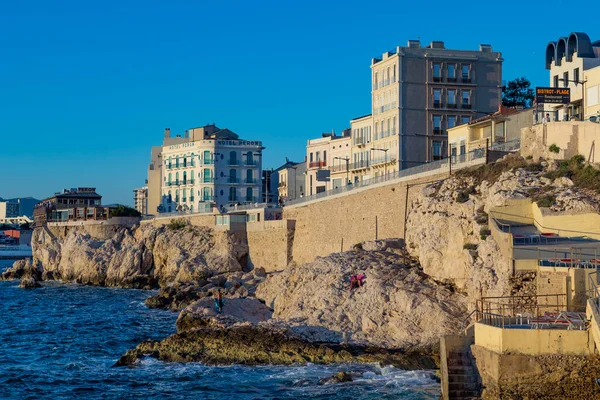 Marseille Frankrike Juli 2015 Folk Njuter Solnedgången Corniche Kennedy Marseille — Stockfoto