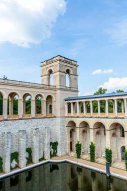 Potsdam, Almanya. 8 Ağustos 2015: Belvedere Sarayı, Almanya 'nın Potsdam kentindeki Pfingstberg Tepesi' nde bir saray. Frederick William kaleyi 1847 'de inşa etti..