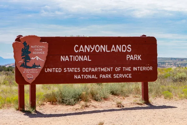 Moab Usa Lipca 2015 Wjazd Parku Narodowego Canyonlands Pod Błękitnym — Zdjęcie stockowe