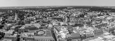 Leipzig, Almanya - 4 Ağustos 2015: Bulutlu gökyüzü altındaki Leipzig 'in panoramik görüntüsü.